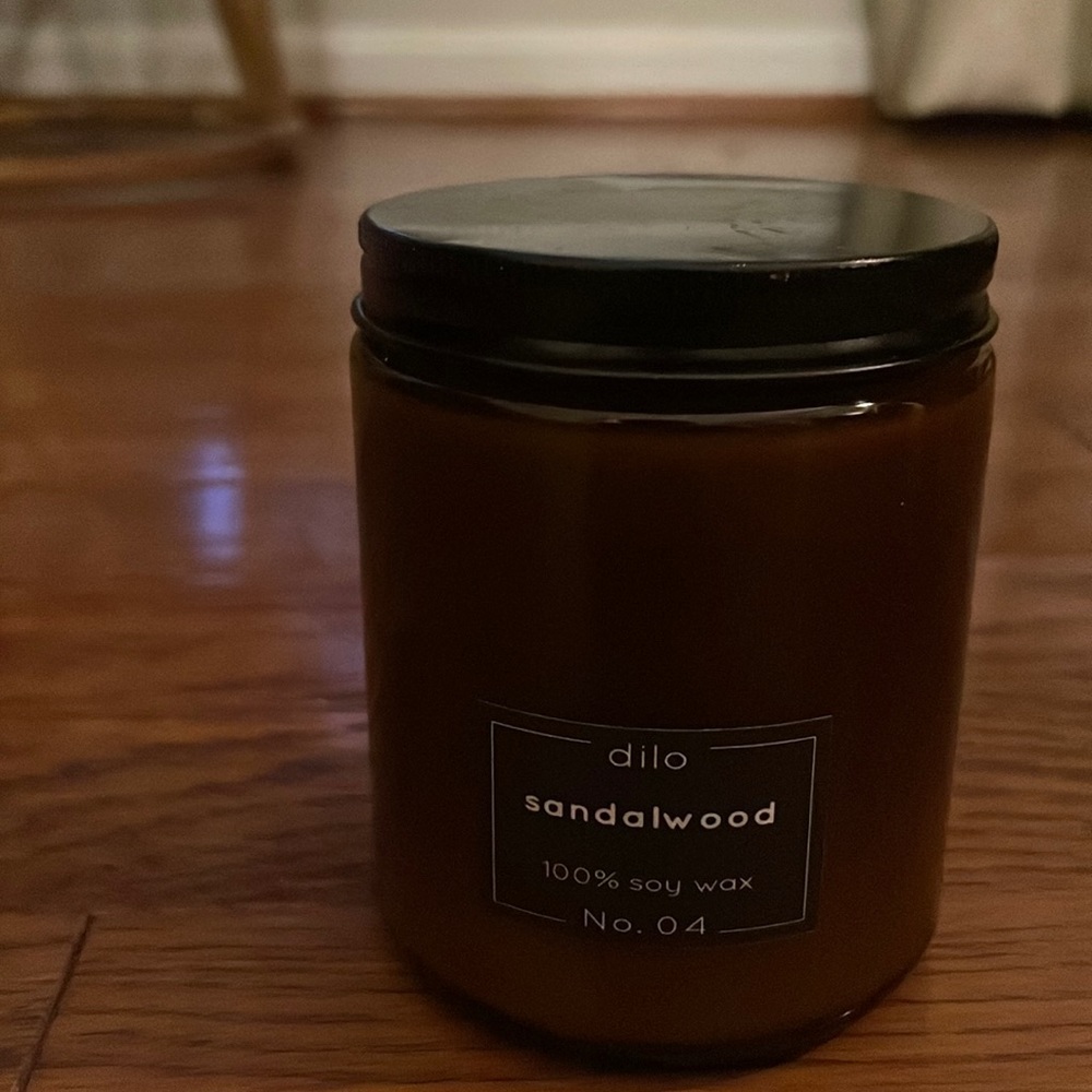 Dilo Sandalwood 7.2 oz soy wax candle